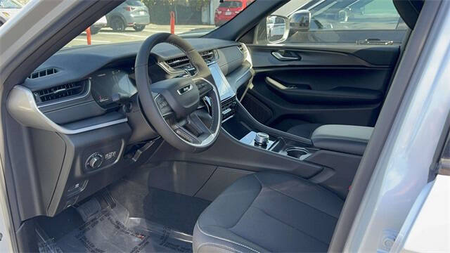 2025 Jeep Grand Cherokee Laredo X