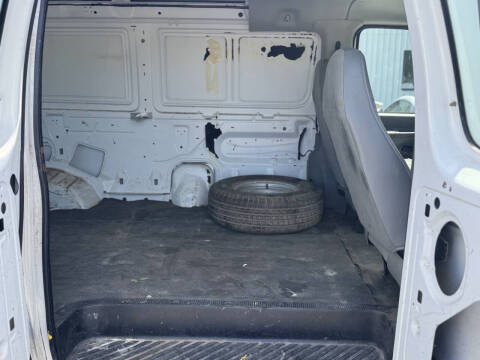 2003 Ford E-Series E-150 Base
