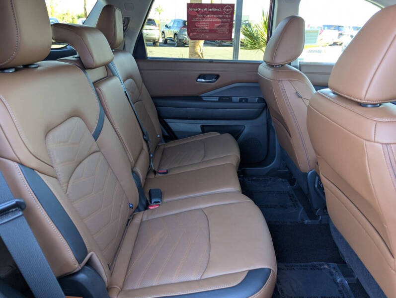 2025 Nissan Pathfinder Platinum