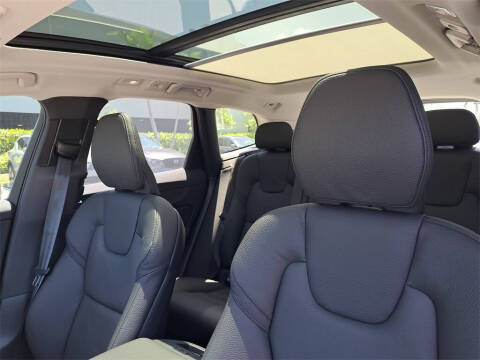 2025 Volvo XC60 B5 Plus Dark Theme