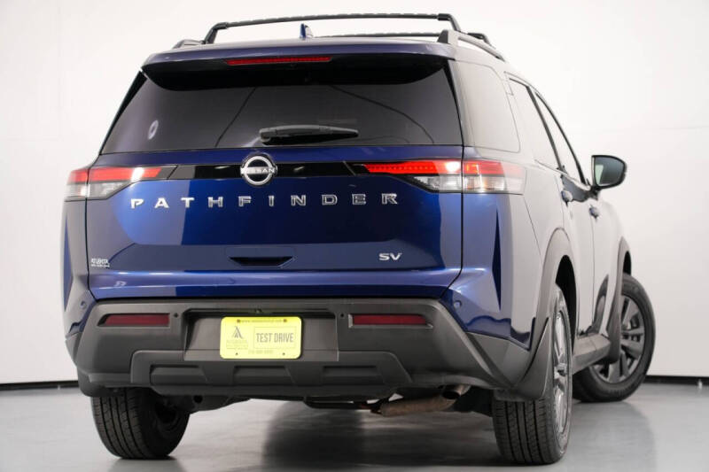 2022 Nissan Pathfinder SV