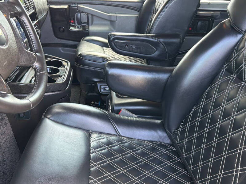 2023 Chevrolet Express 2500