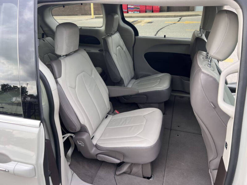 2017 Chrysler Pacifica Touring-L