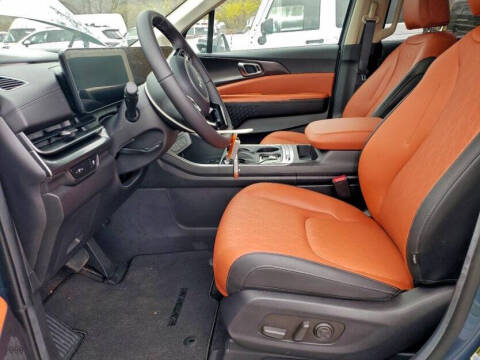 2025 Kia Carnival SX