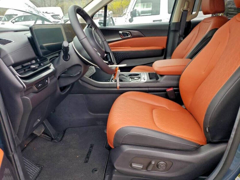 2025 Kia Carnival SX