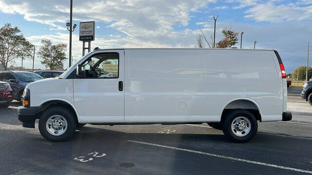 2025 Chevrolet Express 2500