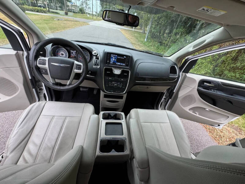 2014 Chrysler Town and Country Touring
