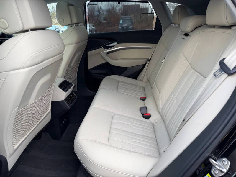 2019 Audi e-tron quattro Prestige