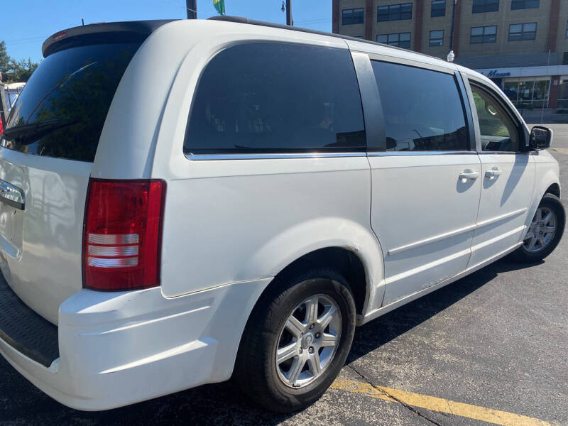 2008 Chrysler Town & Country Touring photo 6