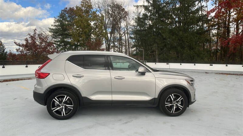 2025 Volvo XC40 B5 Core Bright Theme