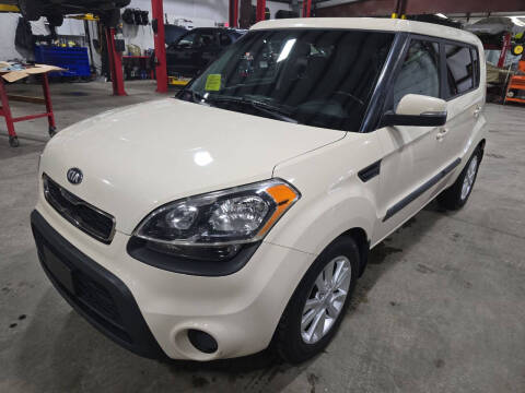 2013 Kia Soul for sale at Hometown Automotive Service & Sales in Holliston MA