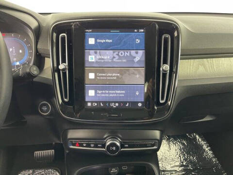 2024 Volvo XC40 B5 Plus Bright Theme