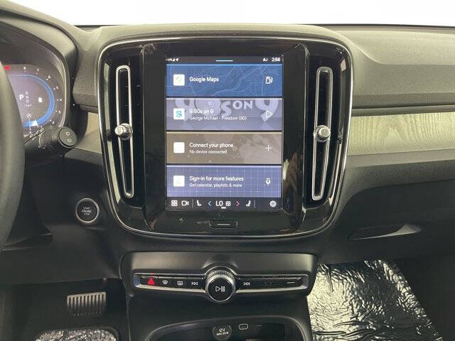 2024 Volvo XC40 B5 Plus Bright Theme