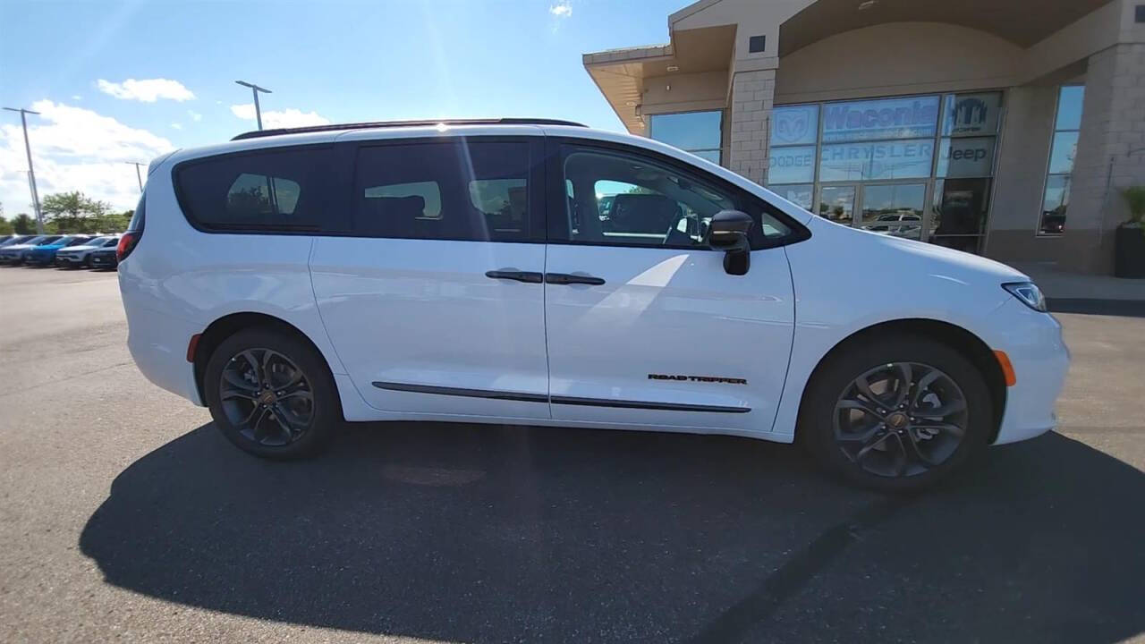 2024 Chrysler Pacifica for sale at Victoria Auto Sales in Victoria, MN