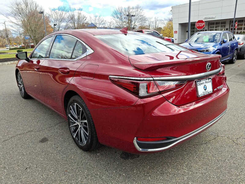 2023 Lexus ES 250