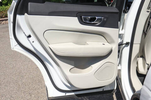 2024 Volvo XC60 B5 Core Dark Theme