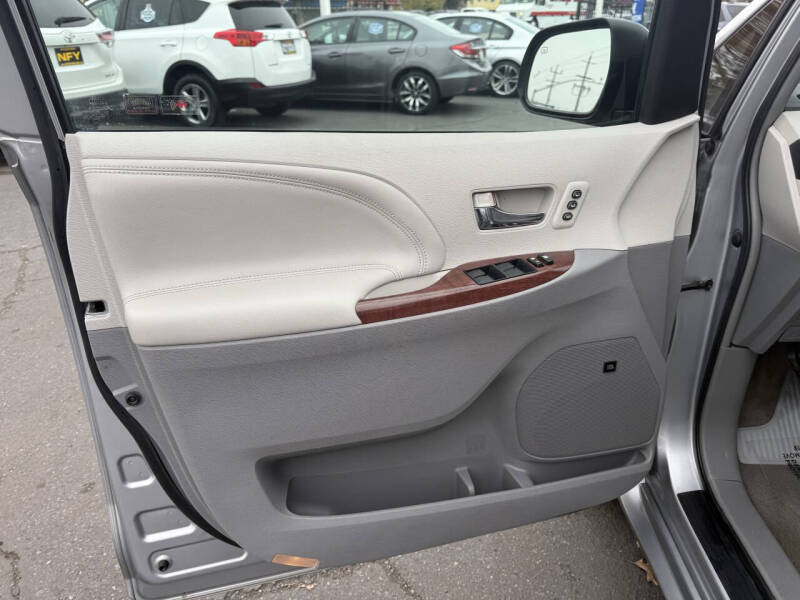 2014 Toyota Sienna Limited 7-Passenger