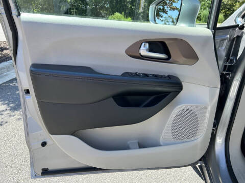 2017 Chrysler Pacifica Touring-L