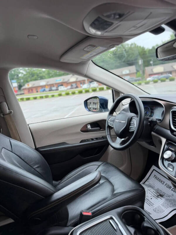 2017 Chrysler Pacifica Touring-L Plus