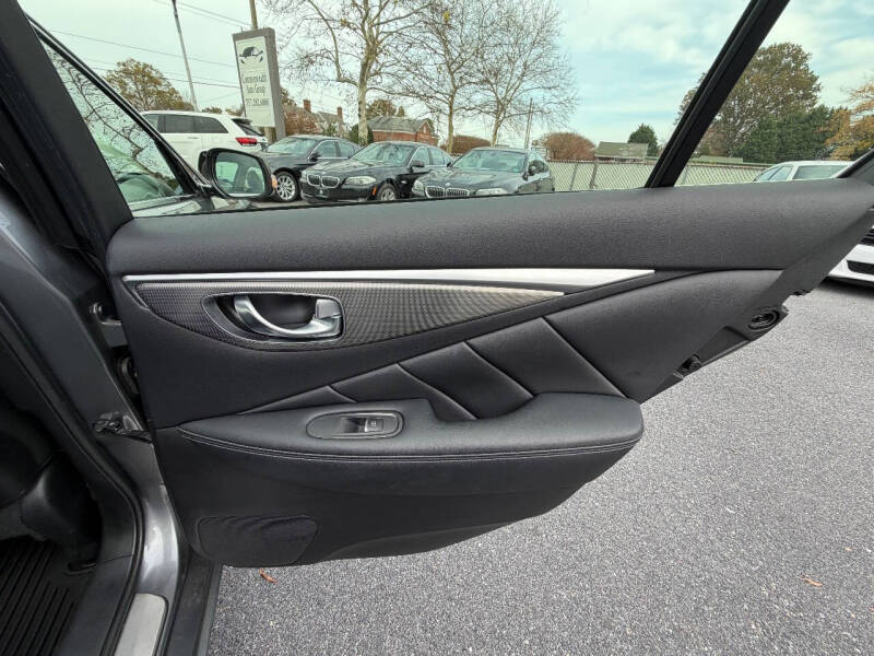 2015 Infiniti Q50 Premium