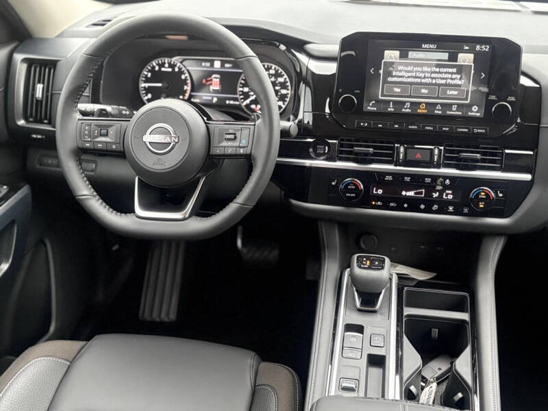 2025 Nissan Pathfinder SL