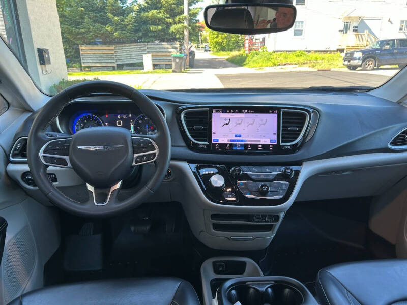 2023 Chrysler Pacifica Touring L