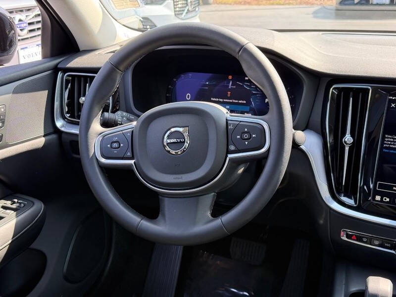 2025 Volvo S60 B5 Core