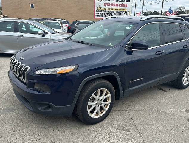 2016 Jeep Cherokee for sale at VIP Motor Sales in Hazel Park, MI