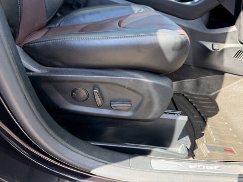 2020 Ford Edge Titanium