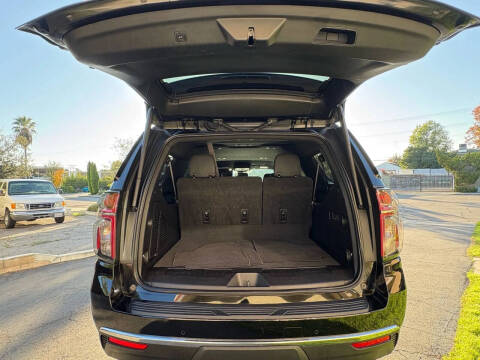 2024 Chevrolet Suburban LT