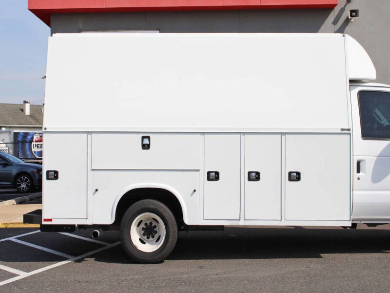 2024 Ford E-450