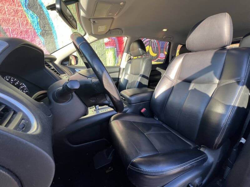 2019 Nissan Pathfinder SL