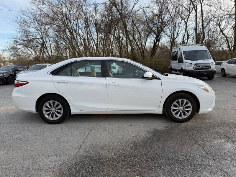 2016 Toyota Camry LE