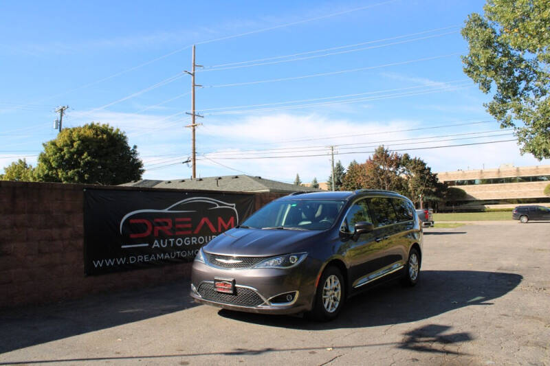 2020 Chrysler Pacifica for sale at Dream Auto Group in Shelby Township MI