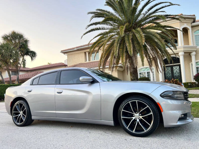 2015 Dodge Charger SXT's photo