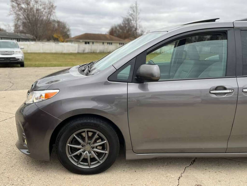 2019 Toyota Sienna XLE 8-Passenger