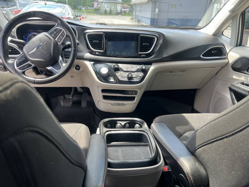 2020 Chrysler Pacifica Touring