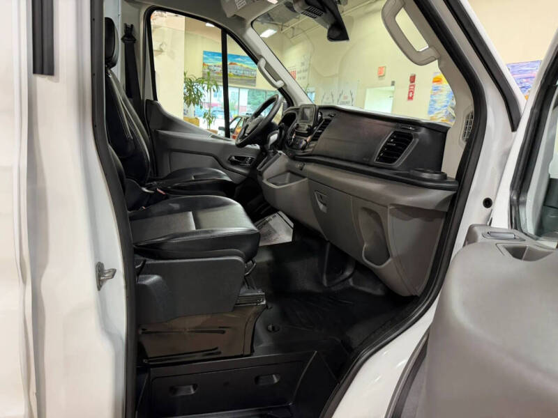 2025 Ford Transit 250