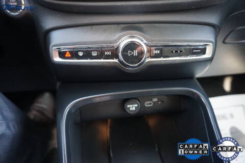 2023 Volvo XC40 B5 Ultimate Bright Theme