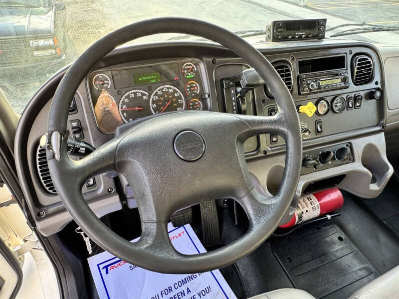 2016 Freightliner M2 106