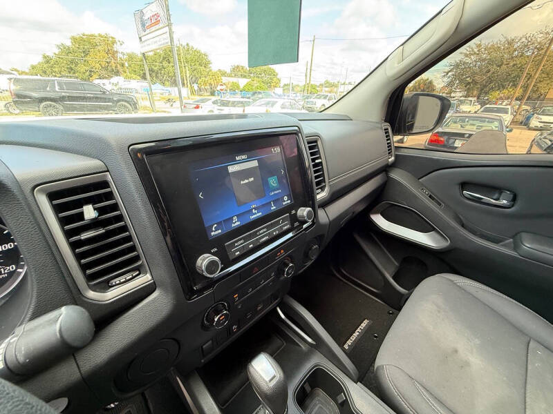 2022 Nissan Frontier SV