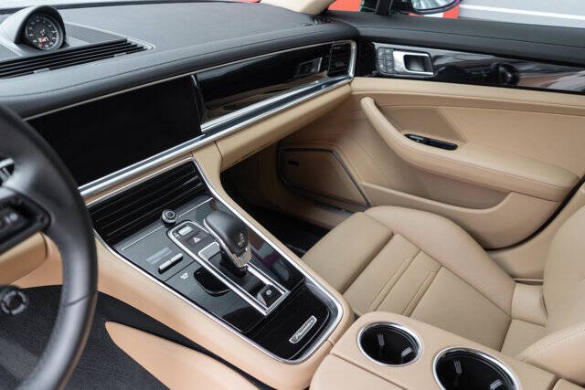2022 Porsche Panamera 16