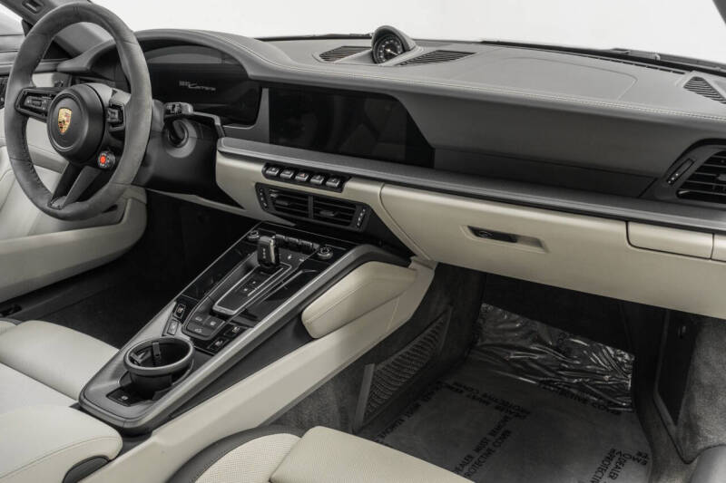 2025 Porsche 911 Carrera