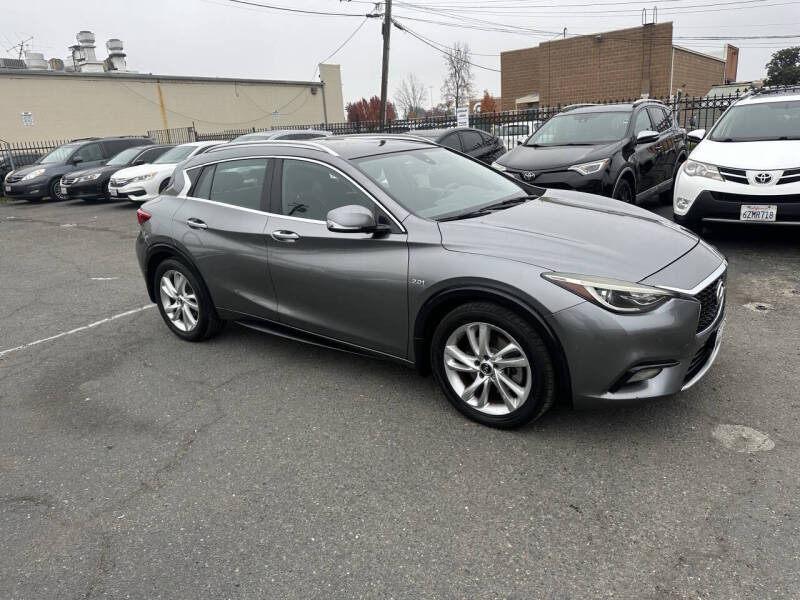 2017 Infiniti QX30 Premium