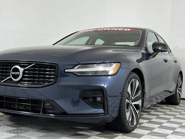 2022 Volvo S60 B5 Momentum