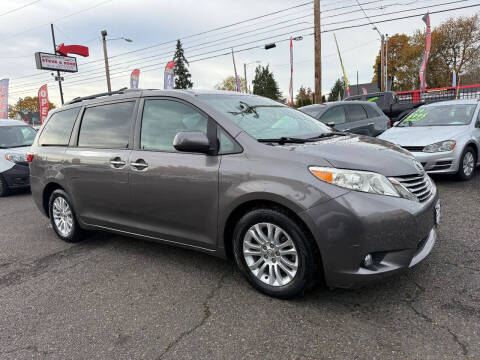 2016 Toyota Sienna XLE 8-Passenger