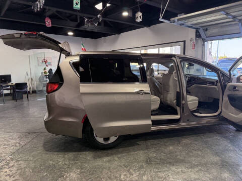 2018 Chrysler Pacifica Hybrid Touring Plus