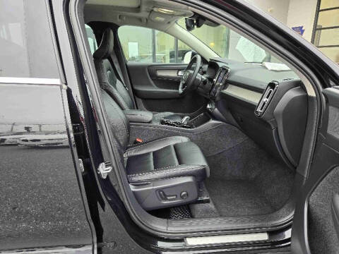 2023 Volvo XC40 B5 Plus Bright Theme