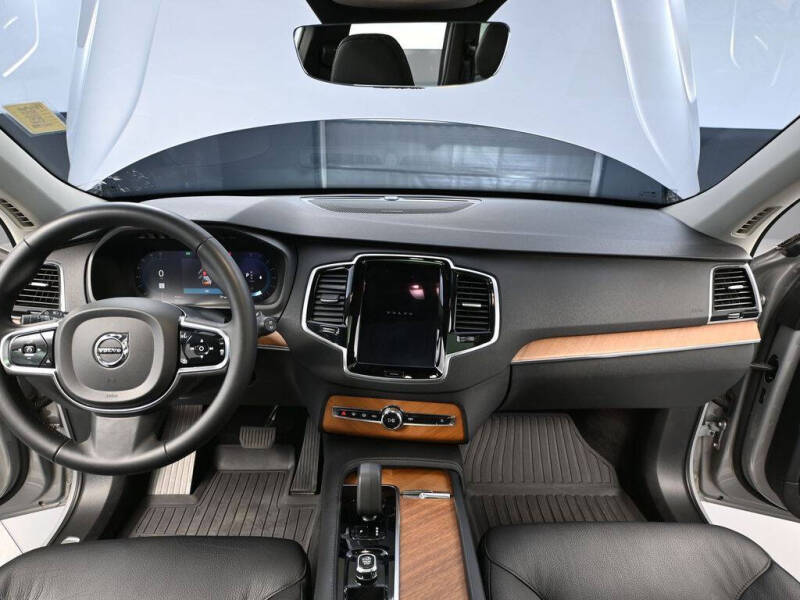 2024 Volvo XC90 B5 Plus Bright Theme