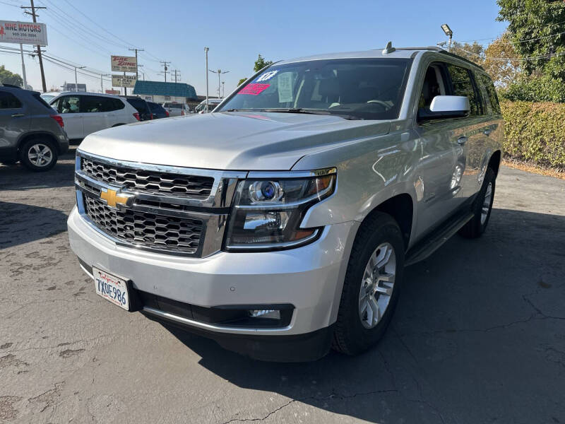 2017 Chevrolet Tahoe LT photo 2